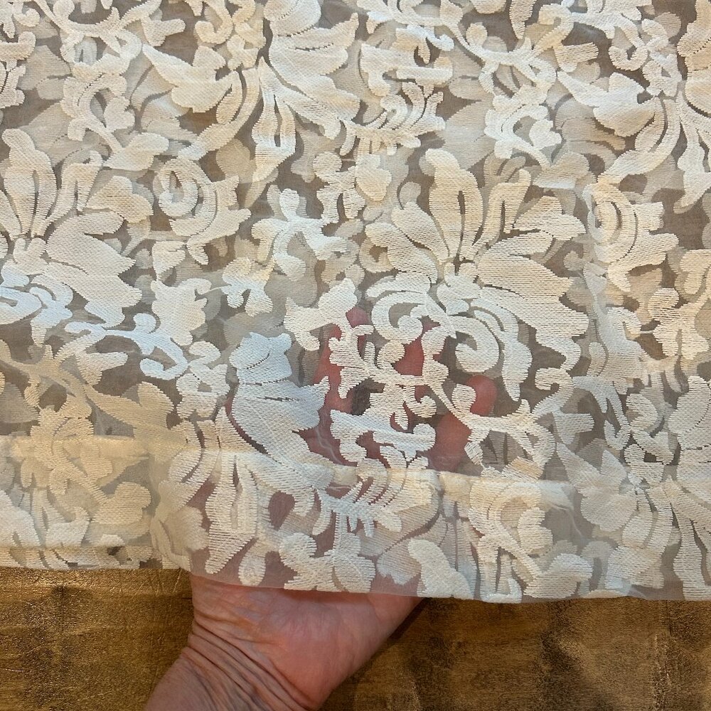 BANANA REPUBLIC white floral lace sheer tank top (L) - Picture 3 of 7